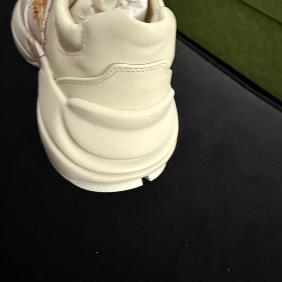 Brand new women’s Gucci Cream Sneakers with Dog Design size 10 - Picture 13 of 13